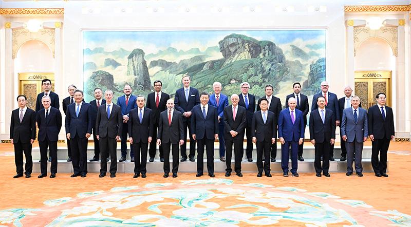 3月27日，习近平主席在北京人民大会堂集体会见美国工商界和战略学术界代表。