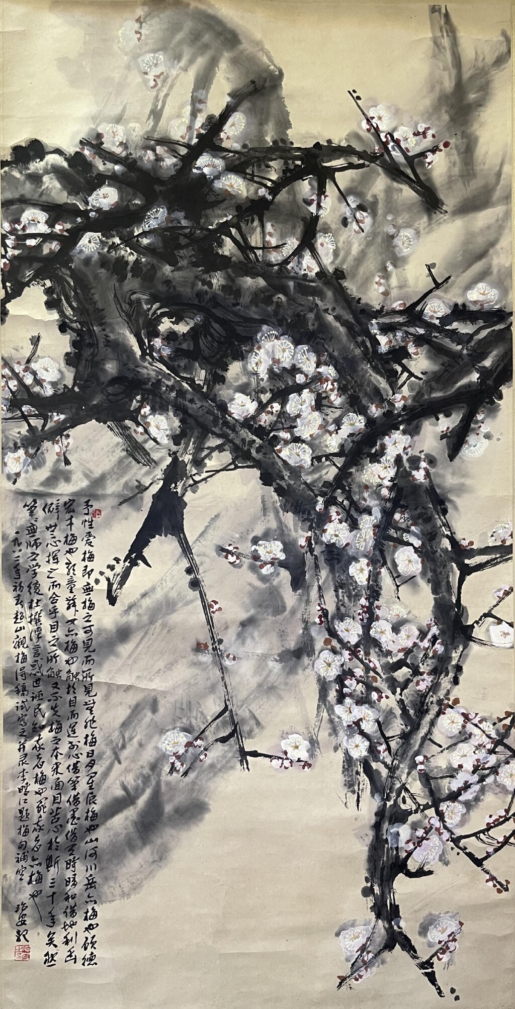 超山观梅所得 137x69cm 宣纸设色 1982年 广州美术学院美术馆藏
