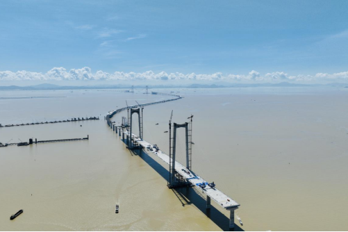 Deck construction completed on Shenzhen-Zhongshan Link's Zhongshan Bridge