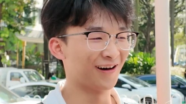 高考结束后一男生表示：“已经两年没玩电脑了，要把黑神话给它通关”
