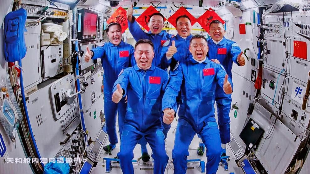 Chine : les astronautes de Shenzhou-20 entrent dans la station spatiale