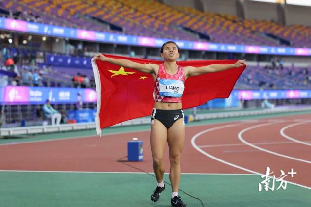 梁燕芬在田径女子100米T13级项目中夺得金牌。 梁燕芬在田径女子100米T13级项目中夺得金牌。