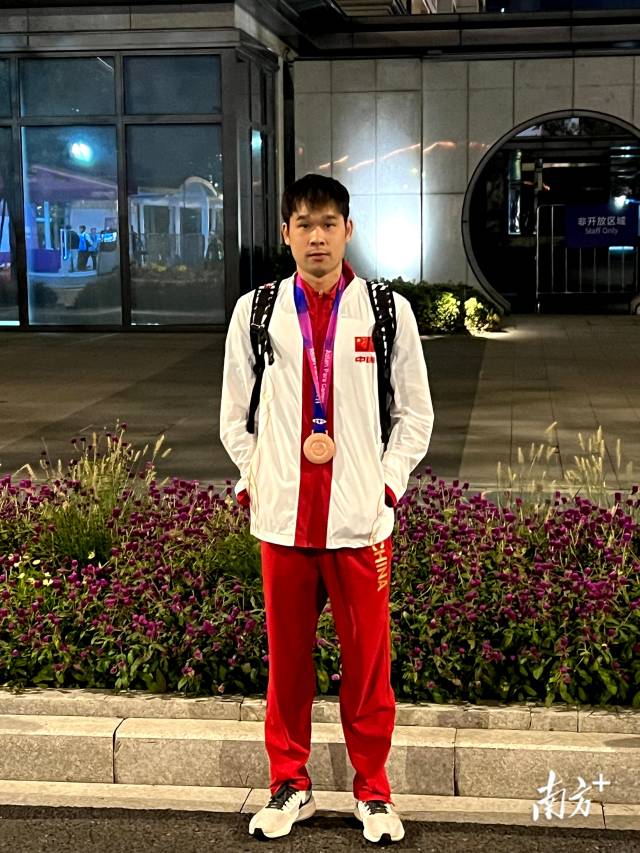 林福荣在游泳男子SB9级100米蛙泳项目获铜牌。 林福荣在游泳男子SB9级100米蛙泳项目获铜牌。