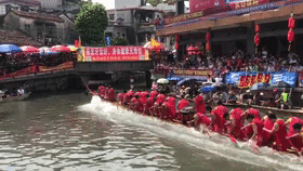 佛山叠滘村“龙舟漂移”。