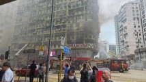 曾因违建被屋宇署发函,香港华丰大厦夺命火灾不只是一个意外 曾因违建被屋宇署发函,香港华丰大厦夺命火灾不只是一个意外