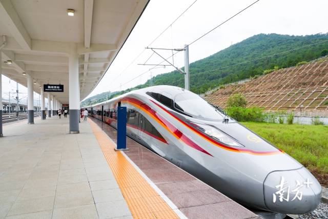 梅龙高铁开通,给梅州带来了新的机遇。 南方+ 何森垚 拍摄