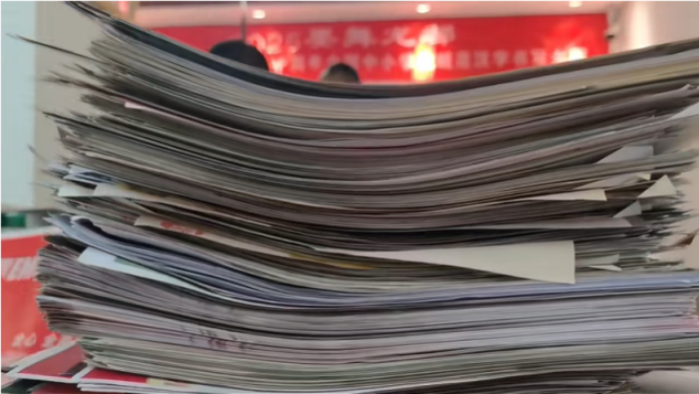 “最忙五人组”疑云：一起批量造假引发的懒政与谋利追问