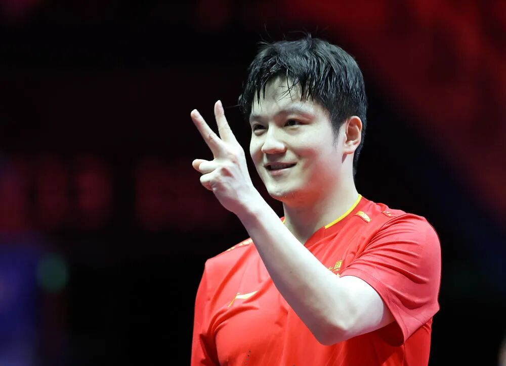 11月16日,樊振东庆祝获胜。图片来源:新华社