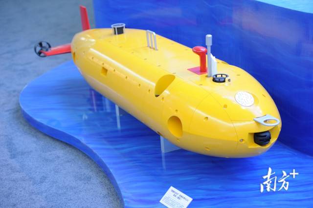 “探索6000”深海光学AUV系统（模型） 