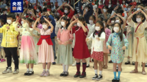 同唱国家情 香港学生手语舞表演迎接国庆