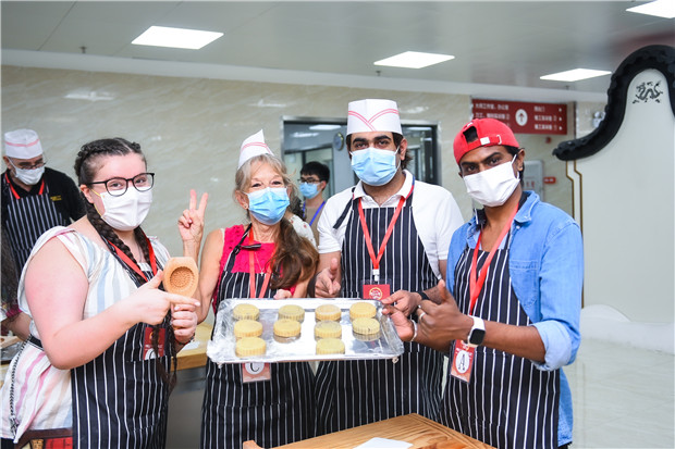 Expats gain hands-on experience of making Cantonese mooncakes in Guangzhou
