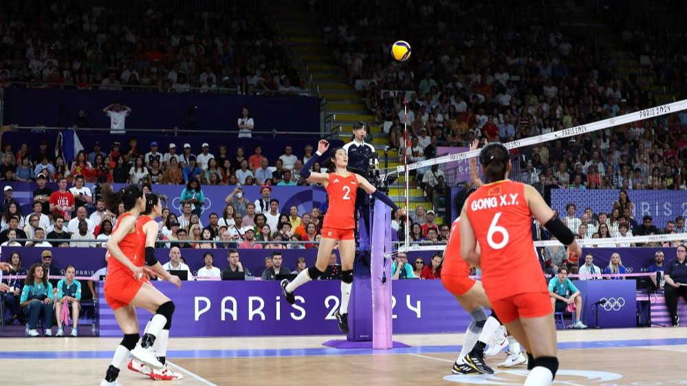 China edge the U.S. in five-set thriller in women's volleyball