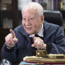讲述“核潜艇之父”黄旭华的奋斗故事 《深海》亮相首都舞台掀热潮 讲述“核潜艇之父”黄旭华的奋斗故事 《深海》亮相首都舞台掀热潮