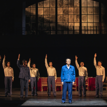 话剧《深海》全国巡演落幕,即将代表广东角逐文华大奖! 话剧《深海》全国巡演落幕,即将代表广东角逐文华大奖!