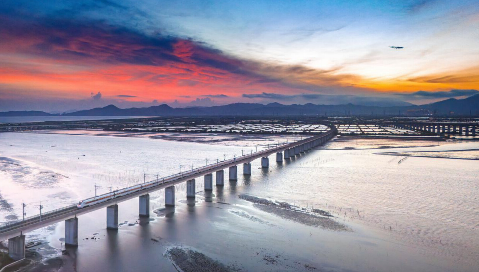 China Railway Guangzhou Group records over 100 mln passenger trips during summer travel rush