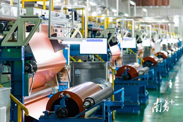 铜箔、装备制造、智能家电“2＋1”现代工业集群正快速壮大。图为嘉元科技铜箔生产车间。张森裕 摄