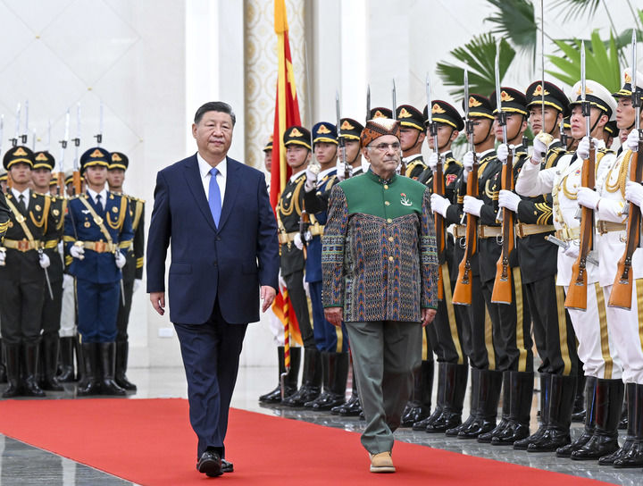 7月29日上午，国家主席习近平在北京人民大会堂同来华进行国事访问的东帝汶总统奥尔塔举行会谈。这是会谈前，习近平在人民大会堂北大厅为奥尔塔举行欢迎仪式。新华社记者 张领 摄