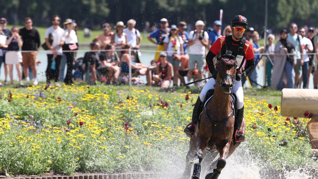 China's equestrian rider Alex Hua Tian facing setback in eventing