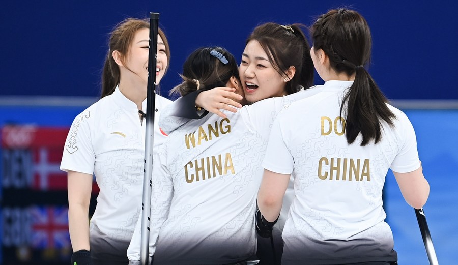 China shocks S. Korea in women's team curling, while Schulting lifts Netherlands to short-track relay win