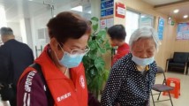 致敬好人|梁少英:儿子因公殉职留下年幼孙女,她独自撑起破碎家庭 致敬好人|梁少英:儿子因公殉职留下年幼孙女,她独自撑起破碎家庭
