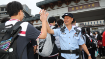 广州公安“平安答卷”:办涉高考临时身份证四百余张,护送27名考生赶考 广州公安“平安答卷”:办涉高考临时身份证四百余张,护送27名考生赶考