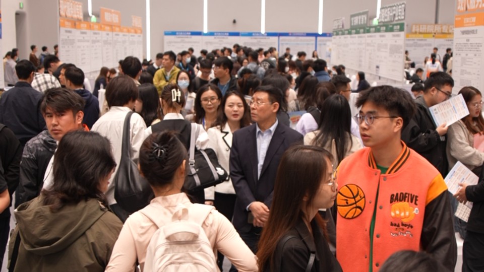 醒狮锣鼓响，万个Offer到！广东企业齐赴京引才