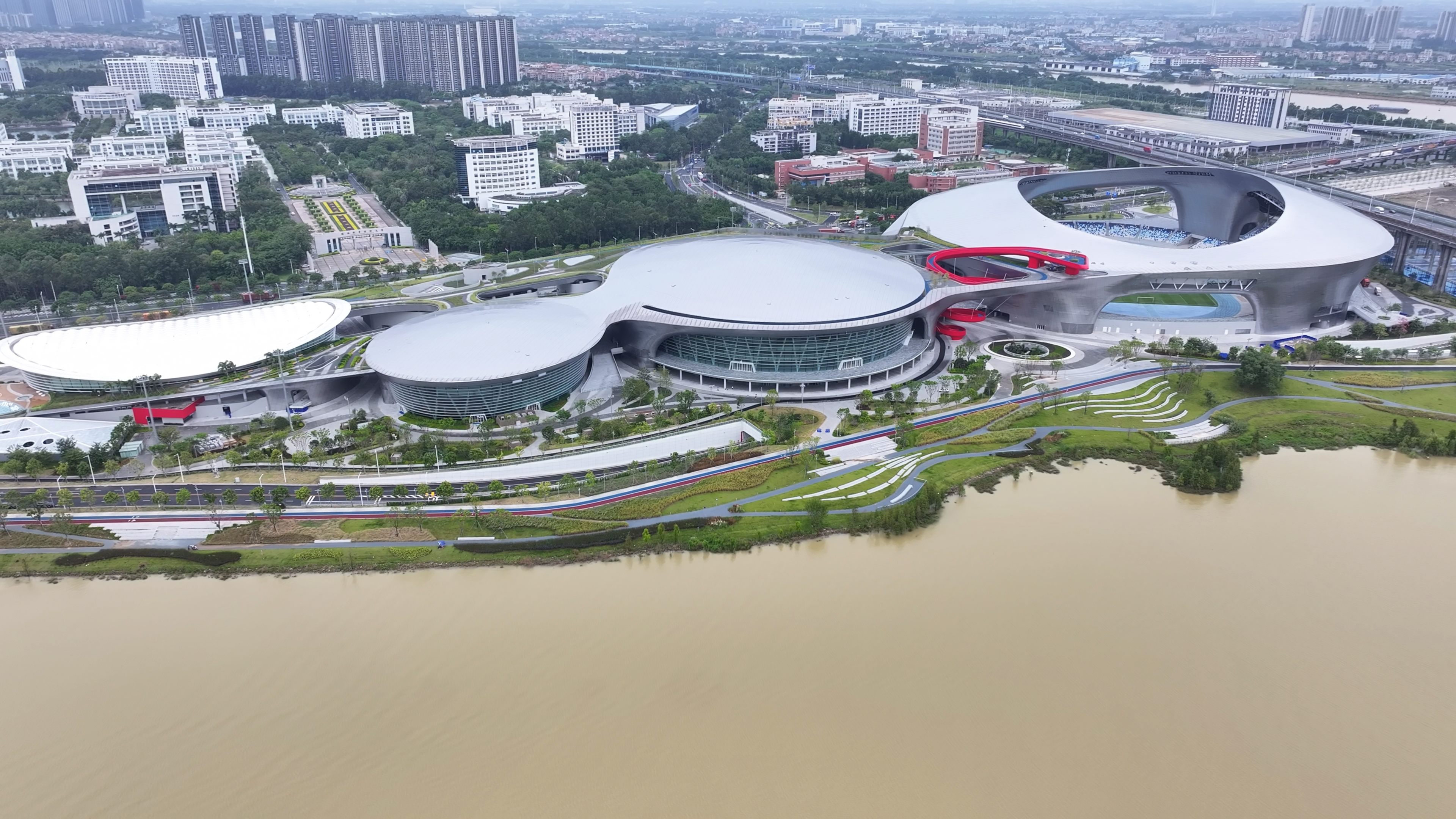 顺德德胜体育中心‌作为第十五届全国运动会佛山赛区核心场馆，将于今年11月承办女子篮球、女子足球等赛事。