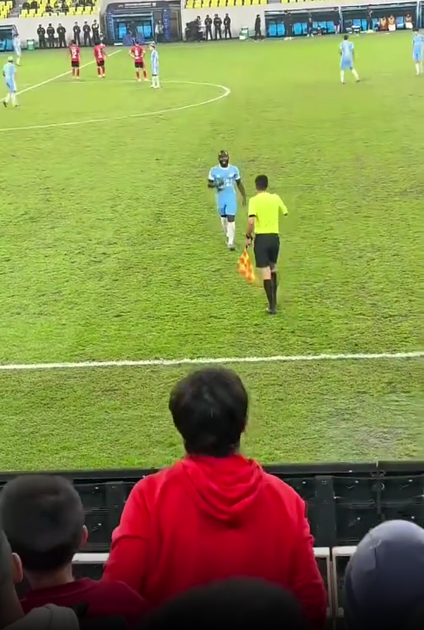 网友曝光事发画面截图。