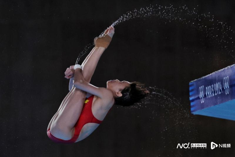 全红婵在2024年巴黎奥运会上蝉联女子10米台冠军。南都N视频记者 黎湛均摄