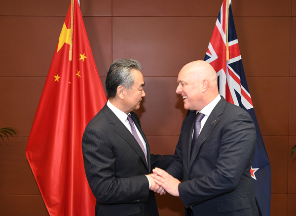 New Zealand Prime Minister Christopher Luxon (R) shakes hands with Chinese Foreign Minister Wang Yi in Wellington, New Zealand, March 18, 2024. /Chinese Foreign Ministry
