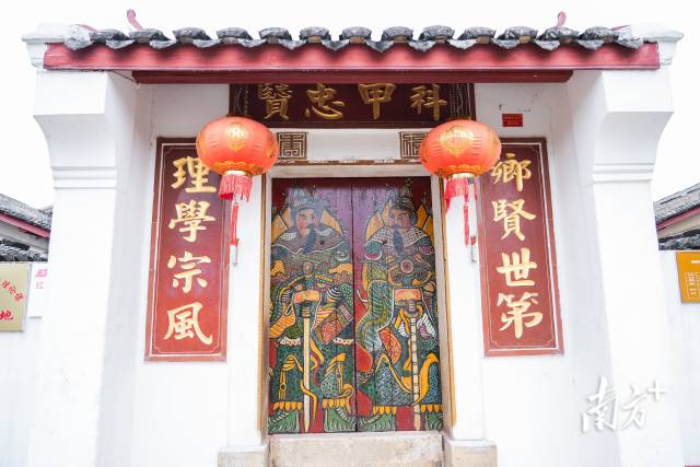 一门三进士，十二岁登科，宋帝特赐蔡蒙吉“门神画到脚”。