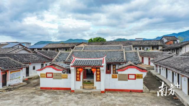 蔡蒙吉故居是梅州现存最古老的古民居建筑，当地有着“未有松源，先有蔡屋”的说法。