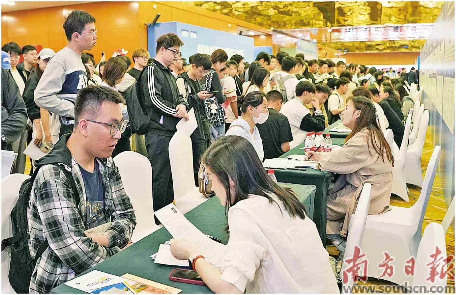 4月23日，“百万英才汇南粤”N城联动春季招聘活动（西安站）举行。投资南方日报记者 魏钰 摄