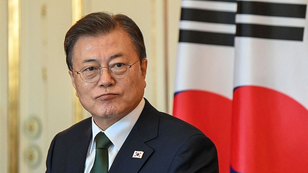 韩国检方以受贿嫌疑起诉前总统文在寅