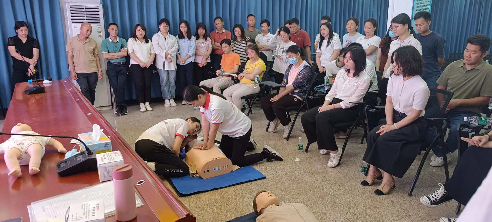 云城区安塘街道联合红十字会开展心肺复苏（CPR+AED）持证培训班