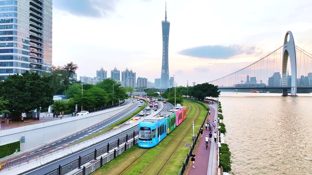 Accessible facilities, toilets, nurseries and AEDS …Your handy metro guide for Canton Fair！