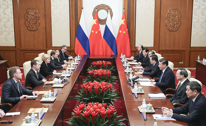 11月1日，国家主席习近平在北京钓鱼台国宾馆会见俄罗斯总理梅德韦杰夫。 新华社记者 庞兴雷 摄