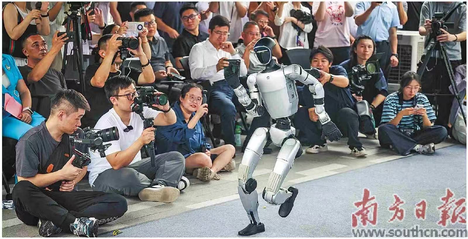 全球首家機器人6S店在深圳開業 龍崗打造機器人特色街區