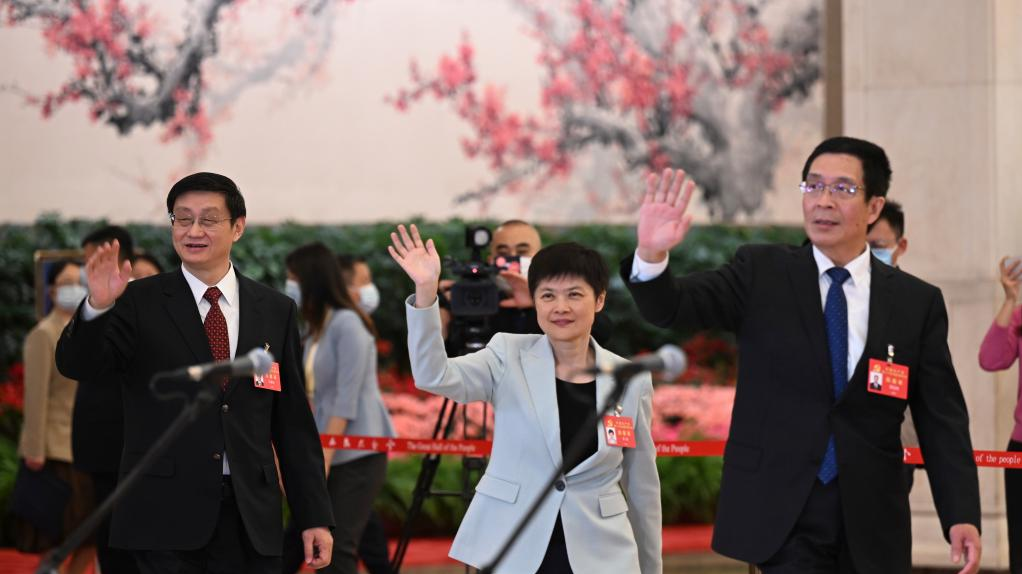 Delegates receive interview after 20th CPC National Congress concludes