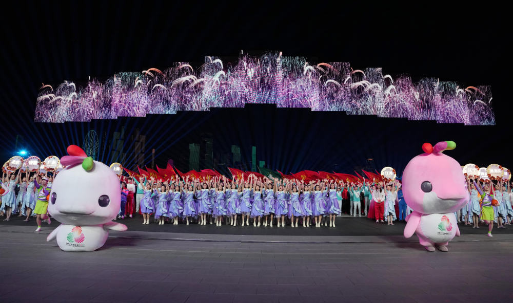 ↑ 这是拍摄的闭幕式现场。澳门队运动员郭建恒在闭幕式现场。 新华社记者 连振 摄