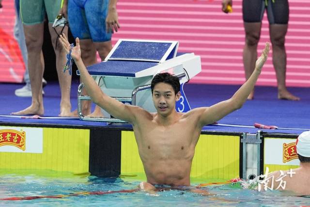 　　11月19日晚，广东队刘景扬“爆冷”夺冠，南方+记者 张令 摄