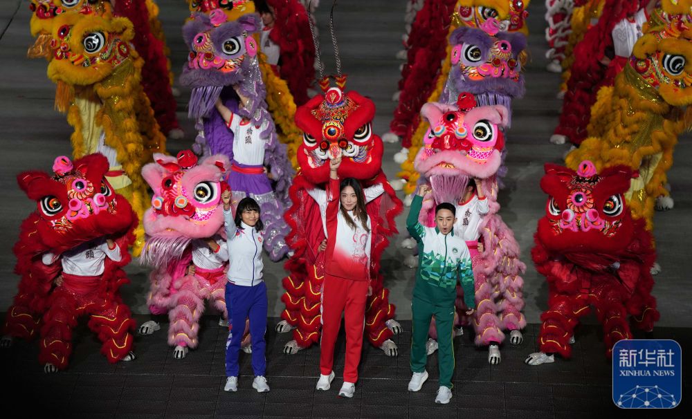 ↑ 广东队运动员王欣瑜(前中)、 新华社记者 李紫恒 摄</p><p style=