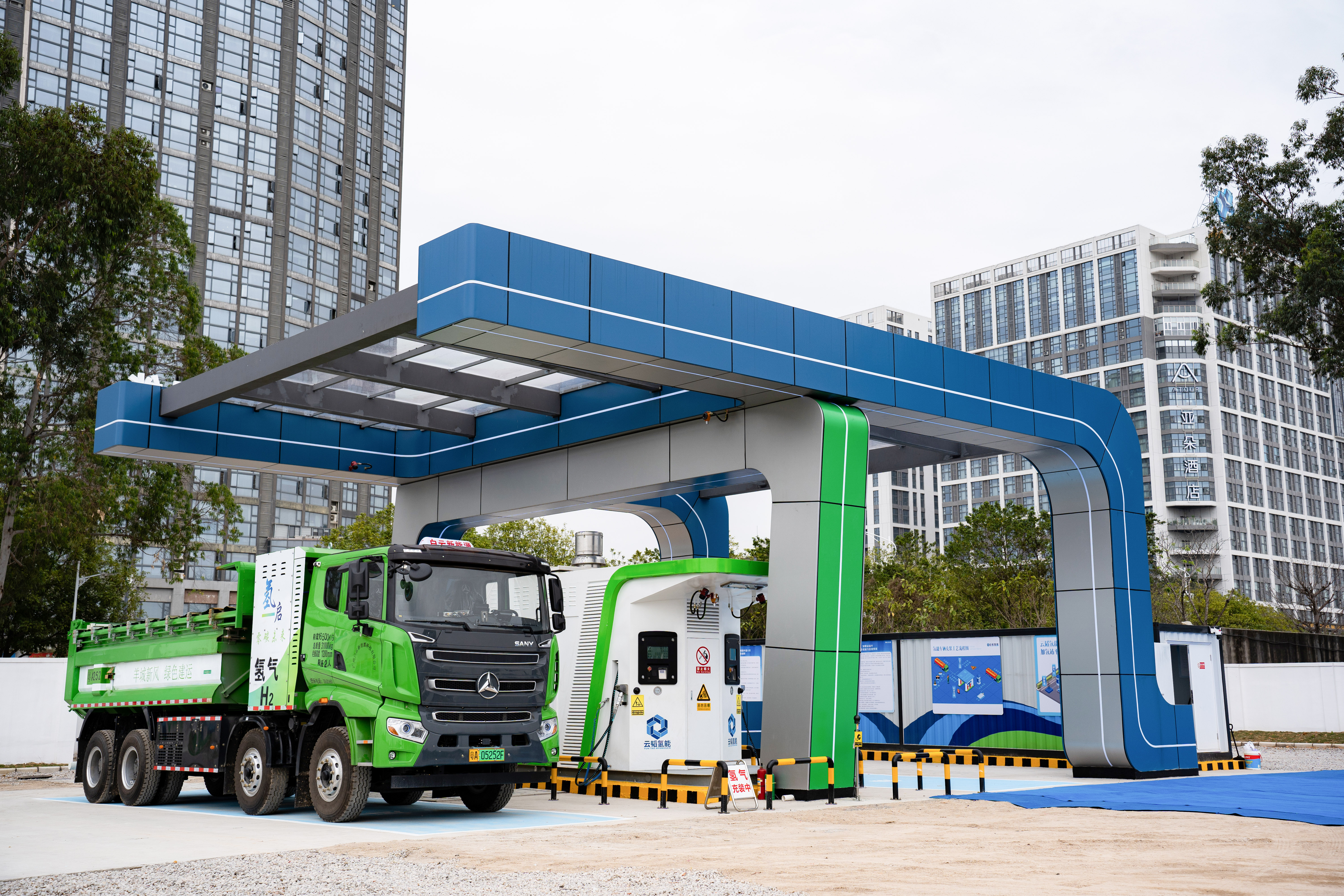 广东在绿氢制备、加氢站建设、氢燃料电池生产及应用等方面均走在全国前列。南方日报记者 钟志辉 张令 摄
