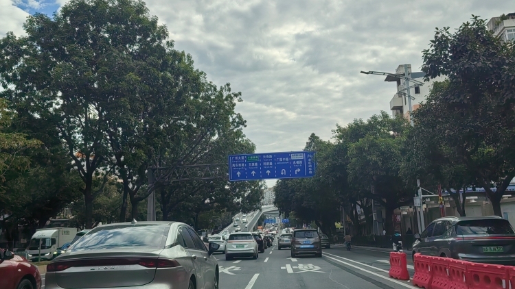 十五运会广州单双号限行结束，记者直击早高峰交通实况