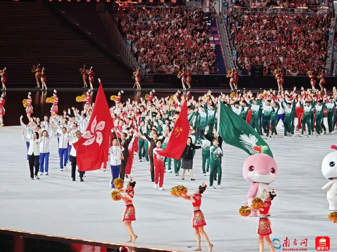 开幕式上,粤港澳三地代表团同时进场,寓意三地同根同源、同心同缘、同梦同圆。