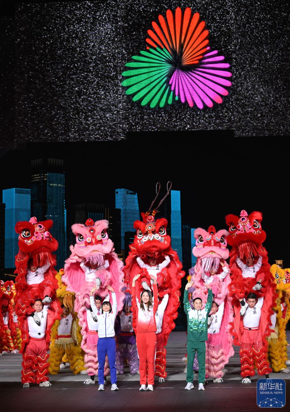 ↑ 广东队运动员王欣瑜(前中)、 新华社记者 连振 摄