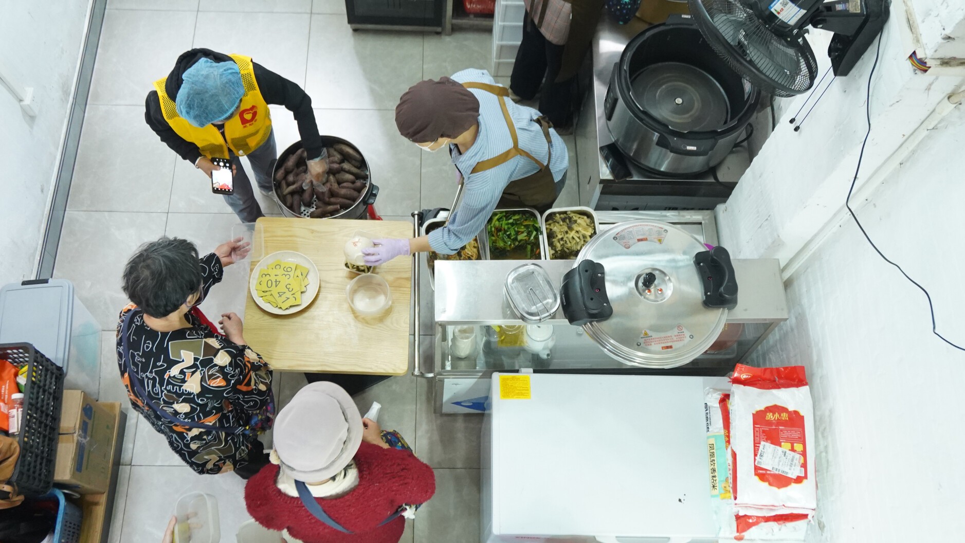 Aizhu Canteen warms Foshan, serving free meals for three years