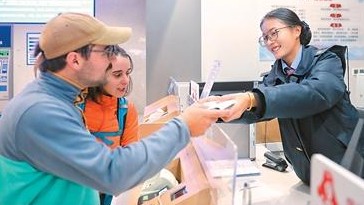 外媒关注中国旅游业蓬勃发展——外国游客为何喜爱游中国