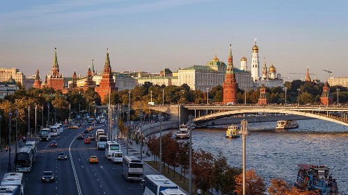 俄罗斯多地遭无人机袭击 部分机场临时管制