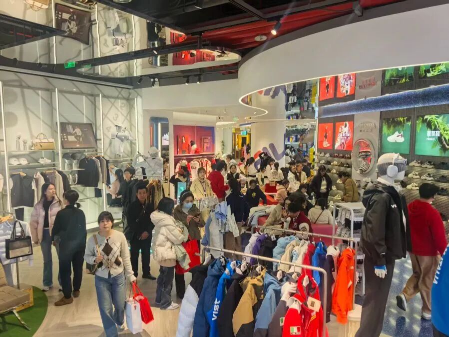 斐乐FILA正佳店元旦假期消费火爆。受访者供图